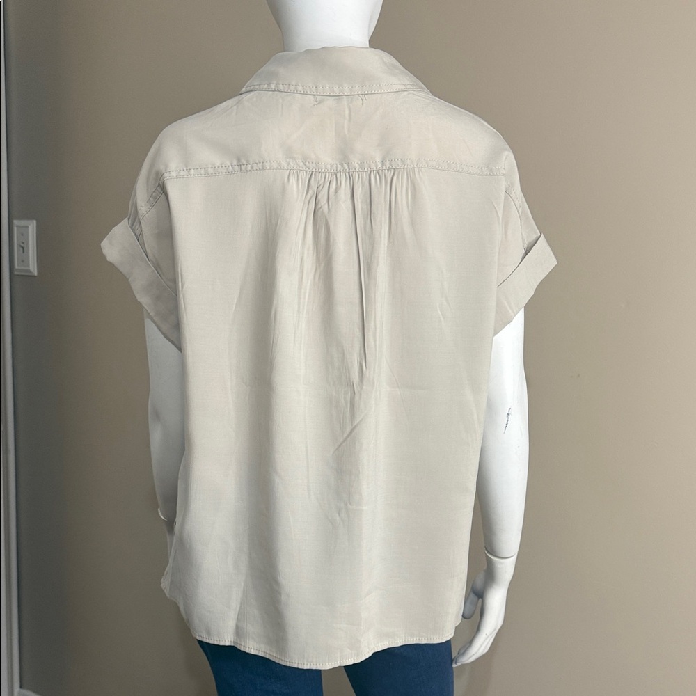 Max Studio Beige Button-Down Shirt NWT - Picture 5 of 11